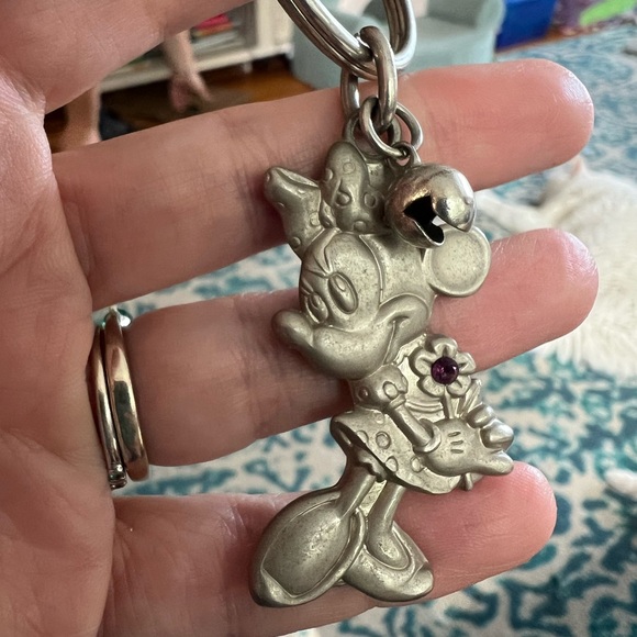 Vintage 90s Silver Minnie Mouse Keychain - Picture 5 of 5